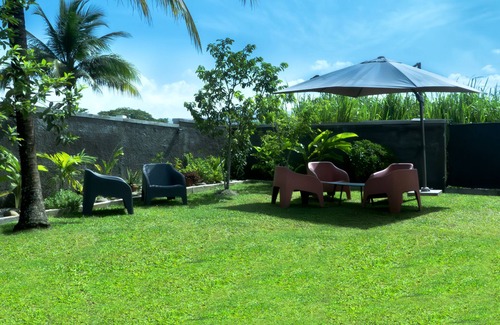 Lamentin Villa | Private House Castel