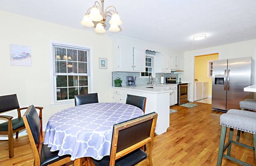 Claremont House | Private house on the James River Spring Grove Great fishing swimming boating