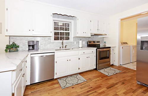 Claremont House | Private house on the James River Spring Grove Great fishing swimming boating