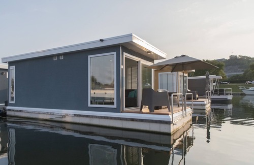 Heugum Boat Rental | Private island: enjoy Burgundian Maastricht and the peace on the water