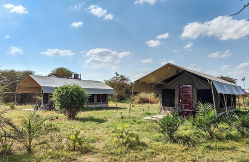 Amboseli RV Rental | Private Self-Catering Safari Camp - 2 minutes from Amboseli National Park