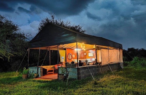 Amboseli RV Rental | Private Self-Catering Safari Camp - 2 minutes from Amboseli National Park