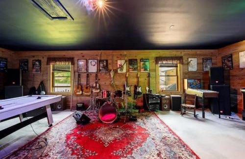 Point Pleasant House | Private Luxury Log Cabin