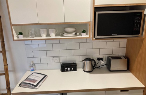 East Albury Apartment | Private, modern and close to town.