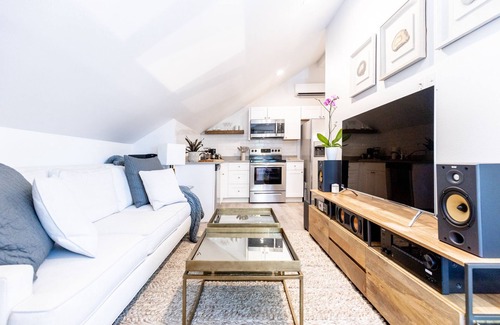 Whittier House | Private modern carriage house in Downtown Denver