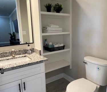 Cedar Creek House | Private Modern Urban Retreat