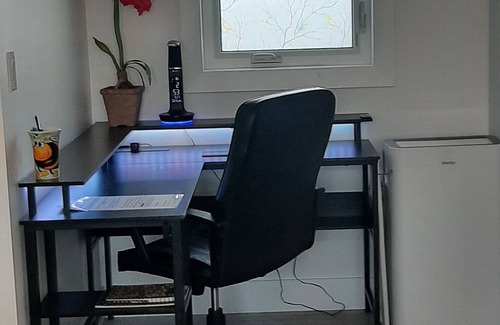 Vernon Apartment | Private. One bedroom apt. on acreage in Exclusive Neighborhood. Spectacular View