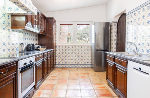 Guia Villa | Private Pool & BBQ Villa in Quinta dos Álamos