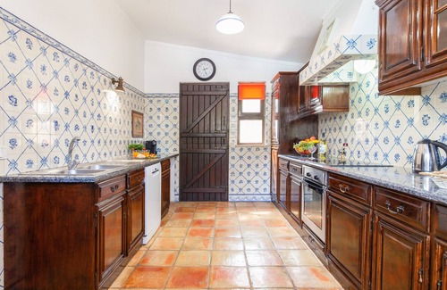 Guia Villa | Private Pool & BBQ Villa in Quinta dos Álamos