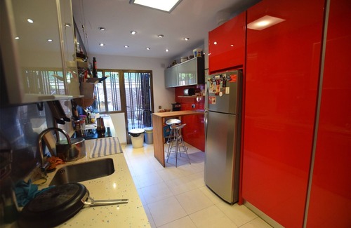 Pozuelo de Alarcon House | Private pool and condo tennis + pool Direct airport or citycenter