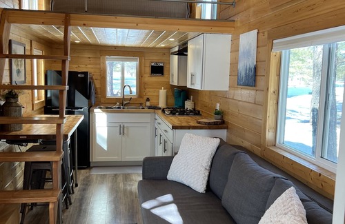 Parks Cottage | Private Retreat with 3 Tiny Houses in the Woods