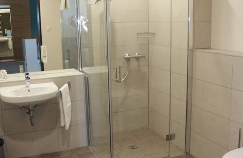 Oststadt/Stadtfeld Resort | Private room ∙ 4 guests