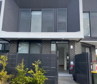 Girraween House | Private Room Available