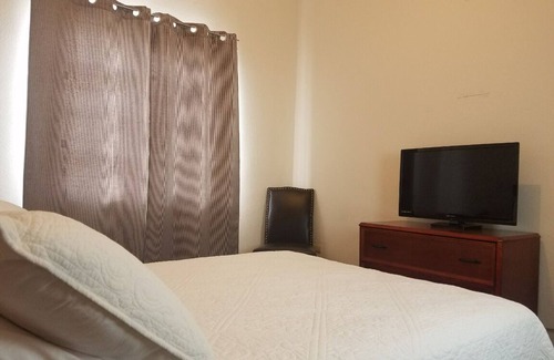 Juarez Municipality House | Private Room near US Consulate