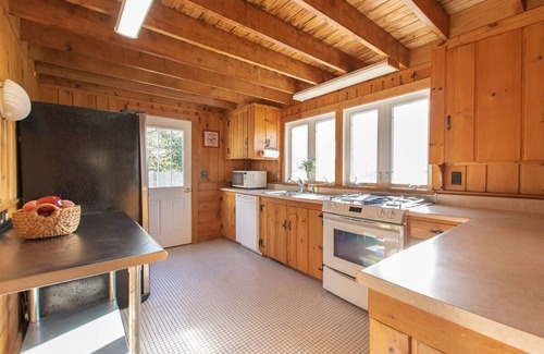 Silver Beach House | Private Scraggy Neck Island w/Ocean Views!