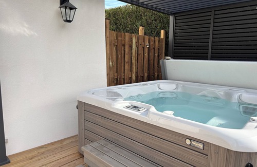 Pamfou House | Private spa & Polynesian escape 20 minutes from Fontainebleau - PrestigeLodges