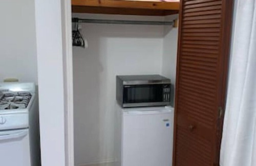 Southampton Cottage | Private studio cottage with pool near beaches