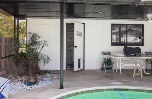 Lakewood Park Apartment | Private Studio with Shared Pool 15 minutes to Vero Beaches and Fort Pierce Inlet