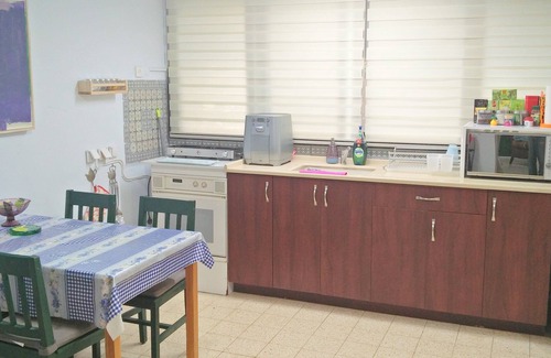 Gedera Apartment | Private suite for 5-6 people (03)