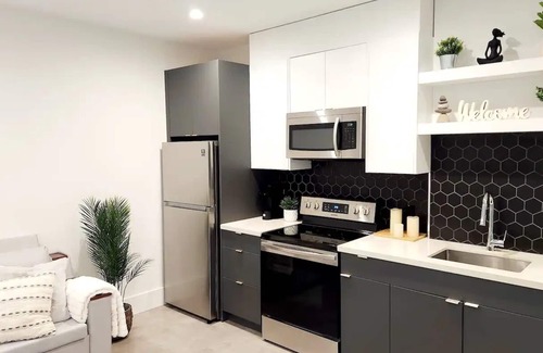 Britannia Beach House | Private suite/Squamish 10 mins/Two king beds/Hike-ride-ski-climb-golf