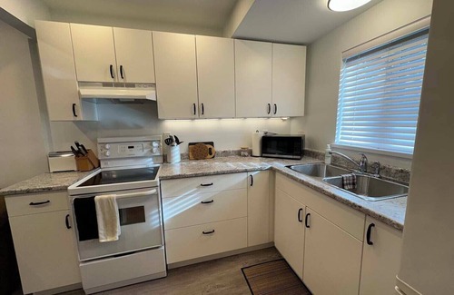 Powell River Apartment | Private suite steps away from the ferry and some of Powell River's best dining.