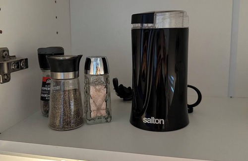 Powell River Apartment | Private suite steps away from the ferry and some of Powell River's best dining.