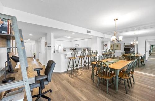 Vanderbilt Beach Condo | Private sunsets over the Gulf immaculate 3BR at Gulf Breeze