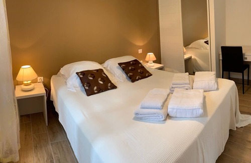 Arces House | Private swimming pool at 29°C - La Maison de Pomone