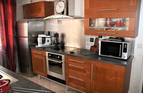 Ensues-la-Redonne House | PRIVATE TERRACE HOUSE AND GARDEN ON THE COTE BLUE NEAR THE SEA