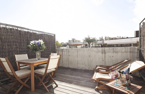 El Putget i Farro Apartment | Private Terrace Penthouse that Accommodates 6 guests near the center
