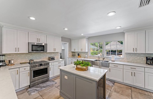 Jupiter Farms House | Private Tropical Ranch House in Jupiter Farms. Pet-Friendly, Pool, Tiki & Spa