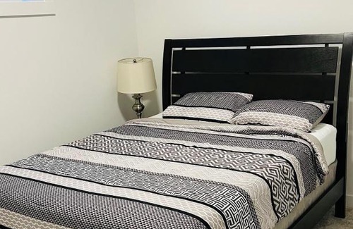 Southwest Calgary House | Private Very Spacious 2 bed 1-Bedroom basement Suite SW Calgary