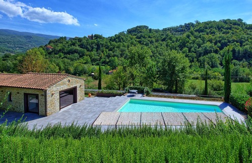 Capolona Villa | Private Villa with A/C, private pool, WIFI, TV, patio, panoramic view, parking, close to Arezzo