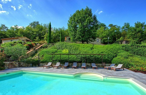 Capolona Villa | Private Villa with A/C, private pool, WIFI, TV, patio, panoramic view, parking, close to Arezzo