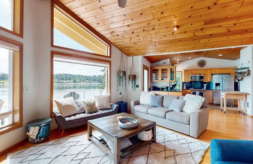 Agate House | Private Waterfront Living with PNW Charm & Outdoor Adventure