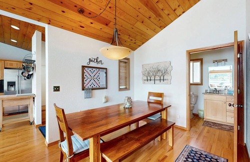 Agate House | Private Waterfront Living with PNW Charm & Outdoor Adventure