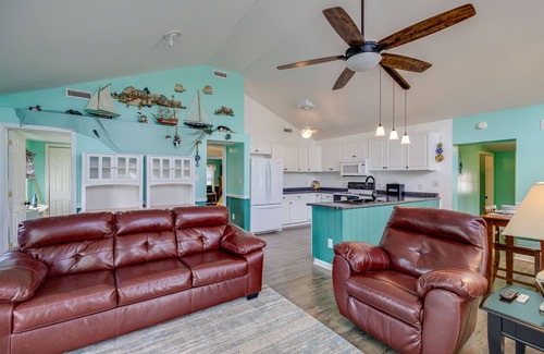 Belhaven House | Private Waterfront Retreat with Breathtaking Views. Pet-friendly!