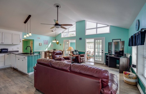 Belhaven House | Private Waterfront Retreat with Breathtaking Views. Pet-friendly!