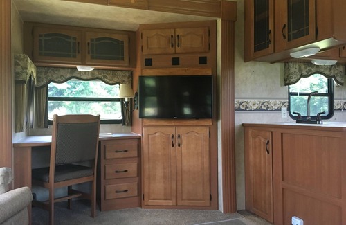 Woodsville House | Private White Mountain RV Camping with BIG VIEWS & high speed fiberoptic WIFI!
