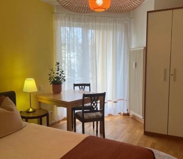 Obermenzing House | Privatunterkunft kleiner Balkon in München West
