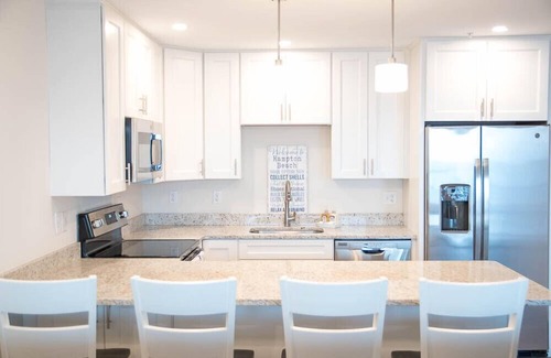 Hampton Condo | Prized 5th floor oceanfront location!