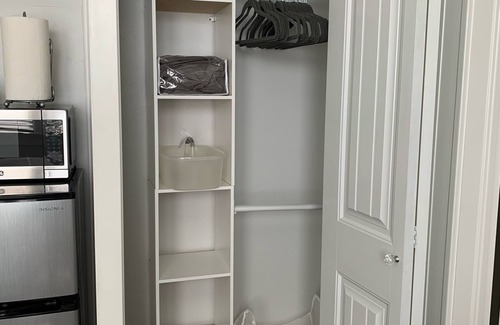 Midtown House | Professional Extended Stay Efficiency Studio Beautifully Remodeled Historic Home