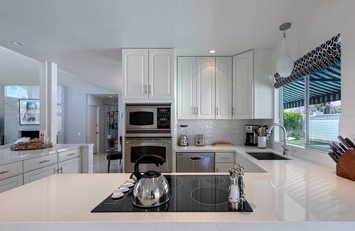 Canyon Corridor House | Professionally-Decorated Mid-Century Modern South Palm Springs Home