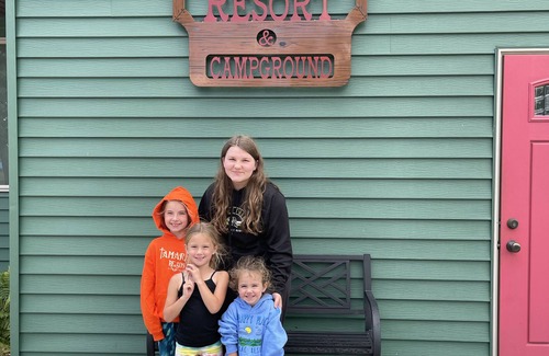 Ponsford House | PROMO 23% WEEKLY/23% MONTHLY DISCnBeautiful Home on Lake with Resort Ammenities