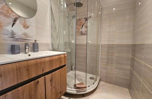 Hradec Kralove Apartment | Prostorný apartmán v centru - Wi-Fi, Netflix