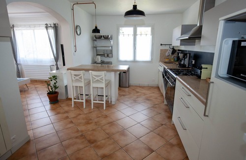 Martigues Villa | Provençal House with swimming pool, 4 bedrooms, garden, air-conditioning, 9 pers