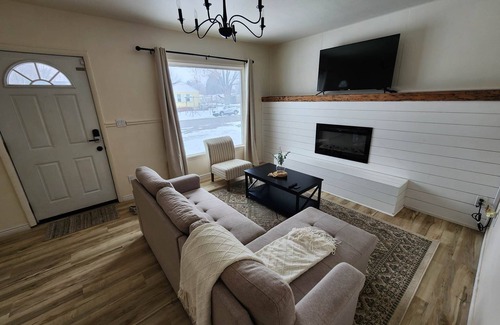 Foot Hills House | Provo Home! Close to BYU, Downtown Provo, 10 mins from Utah Valley University.