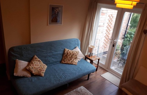 Mapperley Apartment | £85/night cosy annex in the beautiful suburbs of Nottingham. Close to shops!