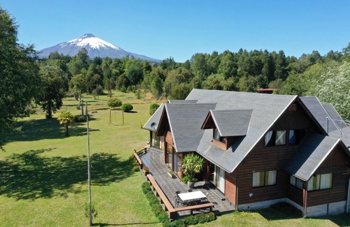Molco Ski Chalet | Pucon Chile, Los Arrayanes Park & Events Room. Large Chalet for 15 countries