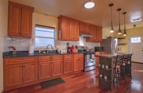 Ducktown Apartment | Pueblo Magíco: Modern-Rustic Central City Gem, sleeps 12-14 guests